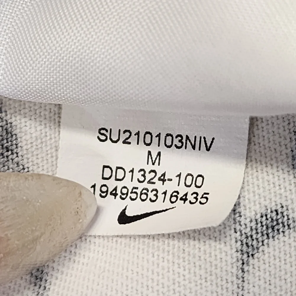 Nike Men's White & Black Character Graphic Tee Shirt Baggy 100% Cotton, sz MD